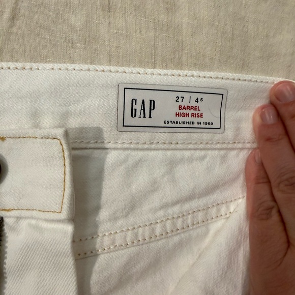 GAP High Rise Barrel Jeans - Picture 2 of 4